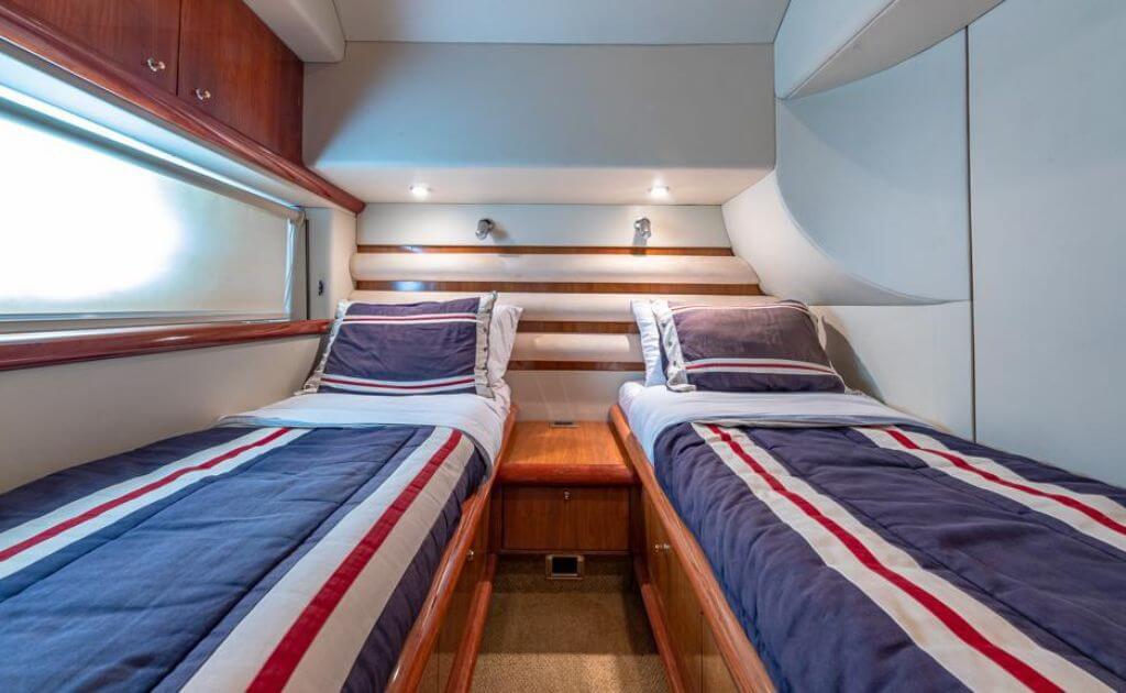 2 beds in 74 ft yacht